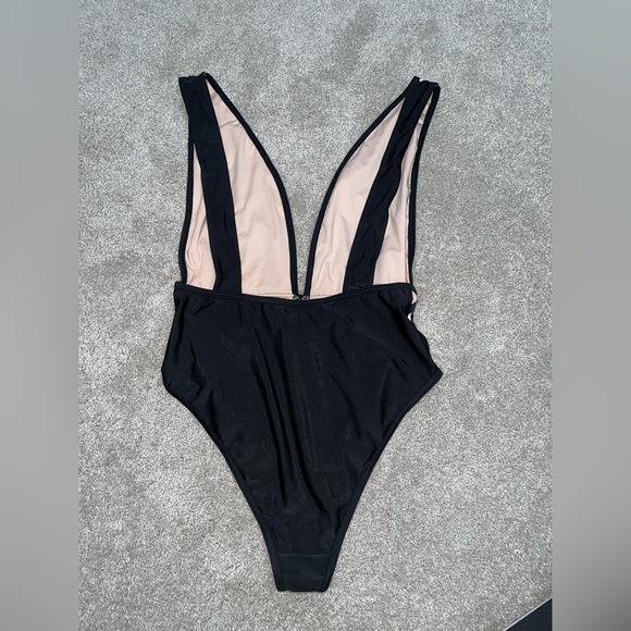 ASOS DESIGN lattice plunge swimsuit with jewel detail in black Size US 10 - Picture 6 of 7